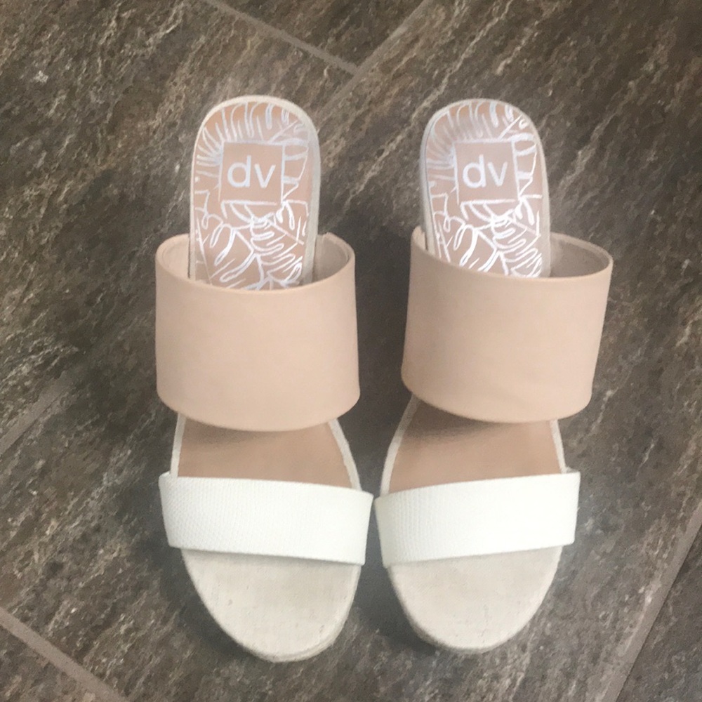 Wedge heeled shoes